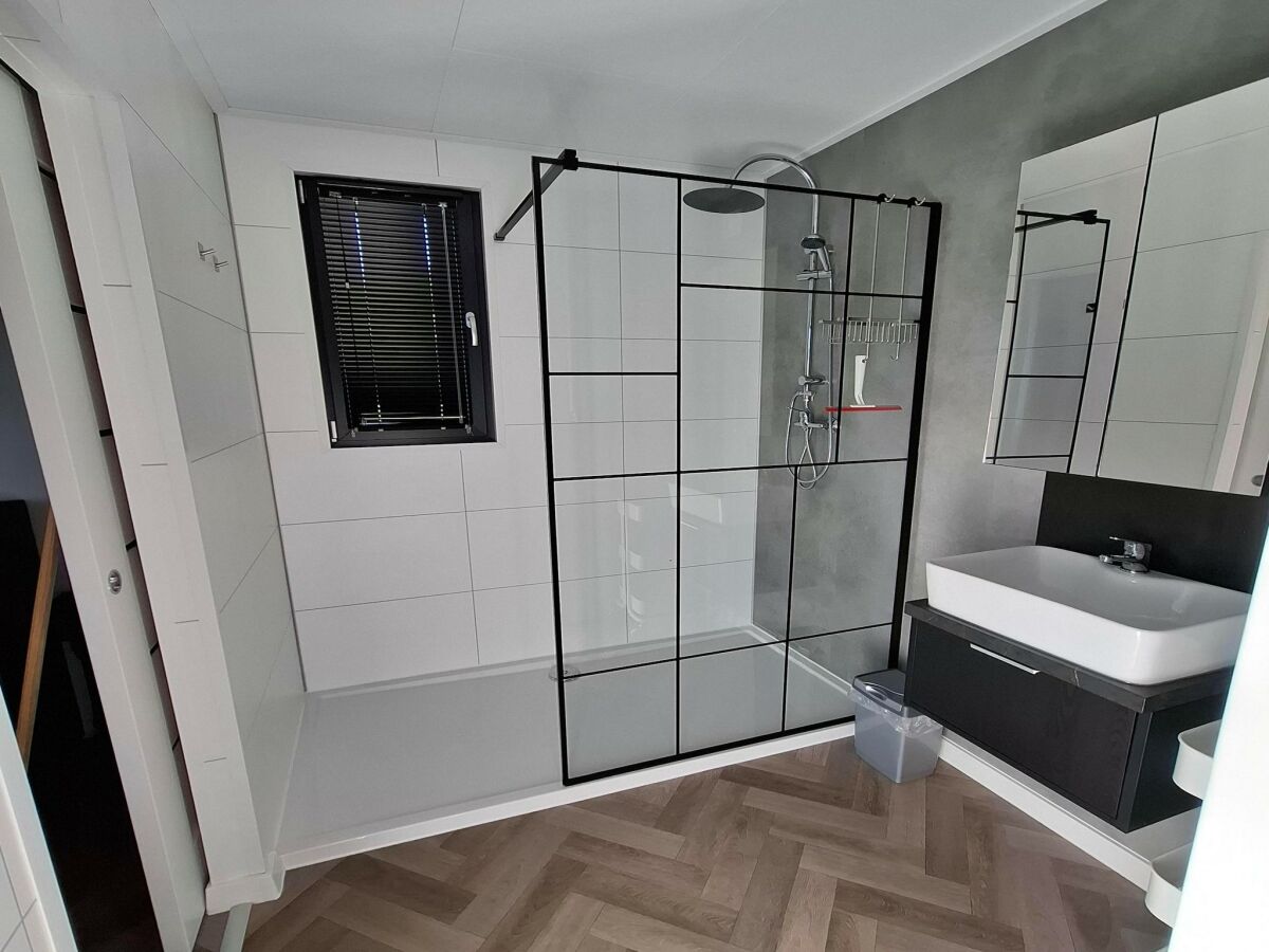 Holiday house Romantisches 4-Personen-Chalet am Wasser - Features photo 5