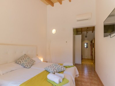 Holiday house Sa Tanca in Sant Joan mit Infinity Pool - Features photo 34