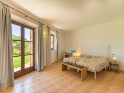 Holiday house Sa Tanca in Sant Joan mit Infinity Pool - Features photo 36