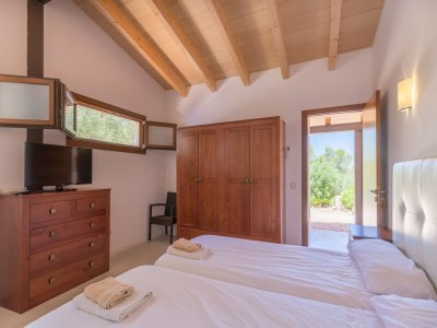 Holiday house Sa Tanca in Sant Joan mit Infinity Pool - Features photo 38