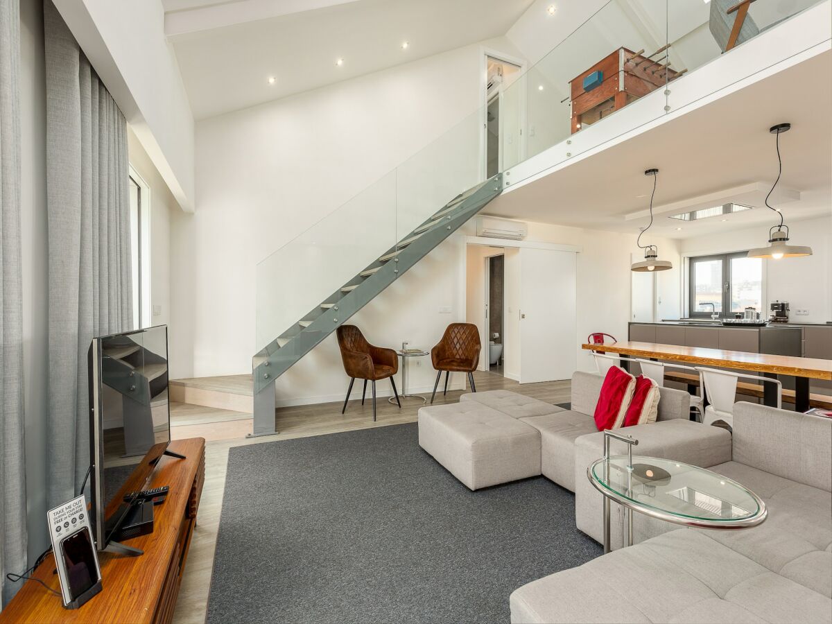 Apartment Spacious 4-Bedroom Apartment in Porto