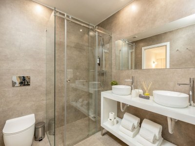 Apartment Spacious 4-Bedroom Apartment in Porto - Features photo 34