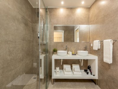 Apartment Spacious 4-Bedroom Apartment in Porto - Features photo 35