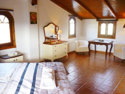 Holiday house Cortijo Ariza - Elegant Estate with Pool - Features photo 17