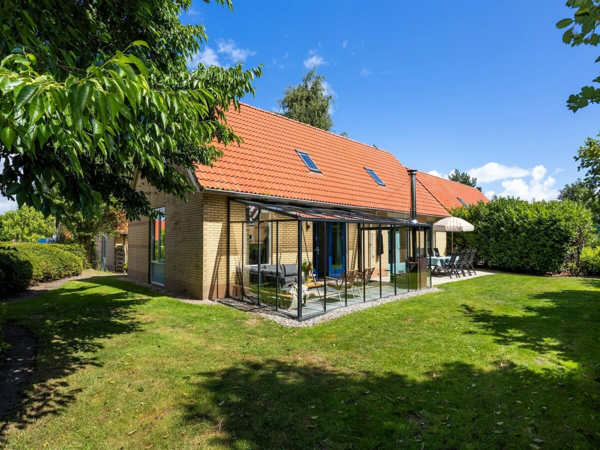 Holiday park Villa in Andijk with South-Facing Garden
