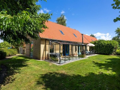Holiday park Villa in Andijk with South-Facing Garden in Andijk - Holiday park