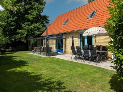 Holiday park Villa in Andijk with South-Facing Garden - Outdoor photo 3