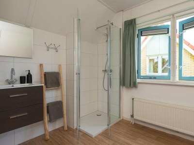 Holiday park Villa in Andijk with South-Facing Garden - Features photo 9