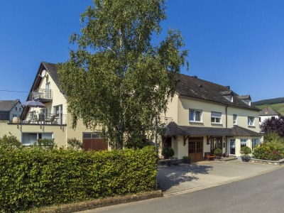 Holiday apartment "Spätburgunder" - Outdoor photo 2