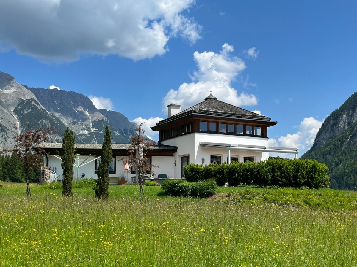 Holiday house Chalet Leutasch mit Loipe und Bergblick