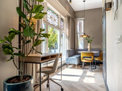 Apartment Beautiful apartment, view of Delft canal. - Features photo 6