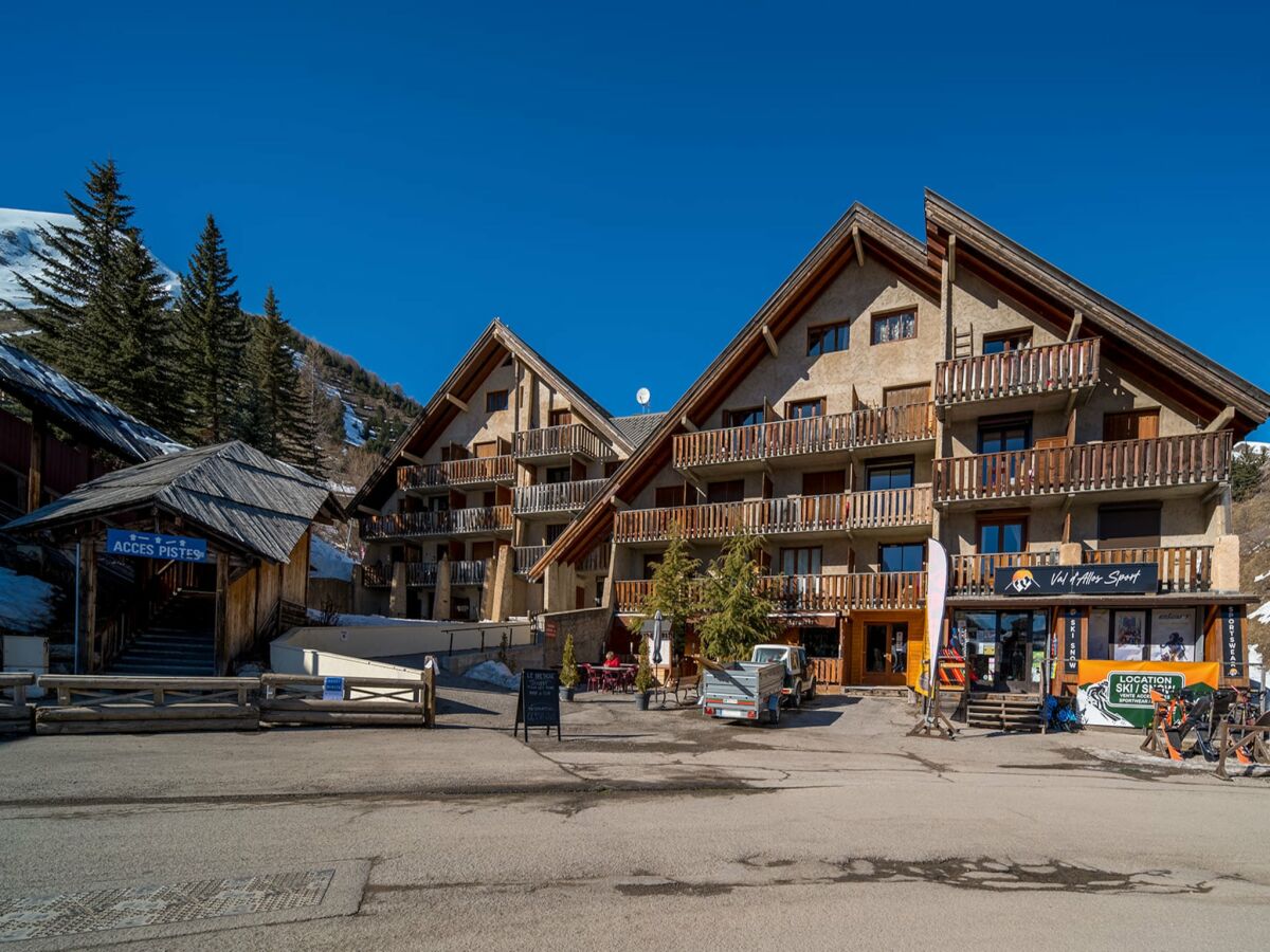 Apartment Apartment in France with Stunning Mountain Views - Outdoor photo 2