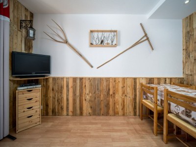 Apartment Apartment in France with Stunning Mountain Views - Features photo 10