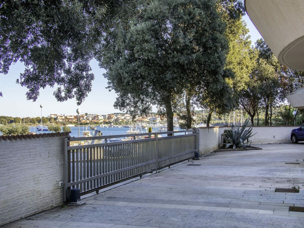 Apartment Apartment in Banjole near Beach & Nature