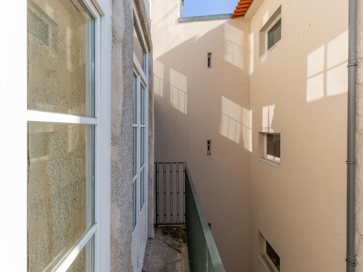 Apartment Cozy Getaway in Porto with Balcony - Outdoor photo 3