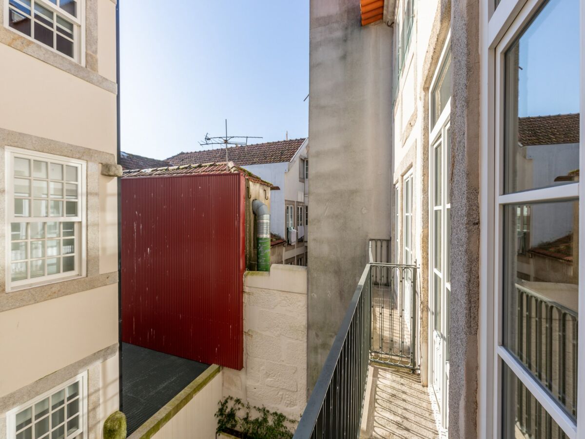Apartment Cozy Getaway in Porto with Balcony - Outdoor photo 5