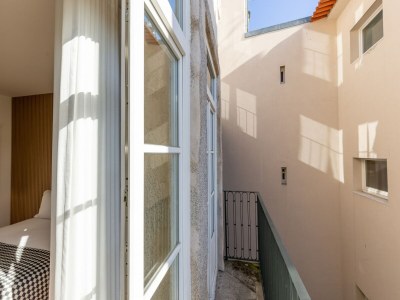 Apartment Cozy Getaway in Porto with Balcony - Outdoor photo 2