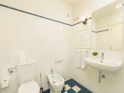 Apartment Cozy Getaway in Porto with Balcony - Features photo 10