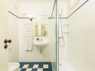 Apartment Cozy Getaway in Porto with Balcony - Features photo 11