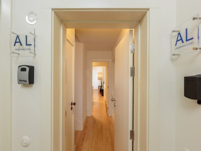 Apartment Cozy Getaway in Porto with Balcony - Features photo 13