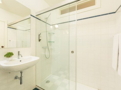 Apartment Cozy Getaway in Porto with Balcony - Features photo 15