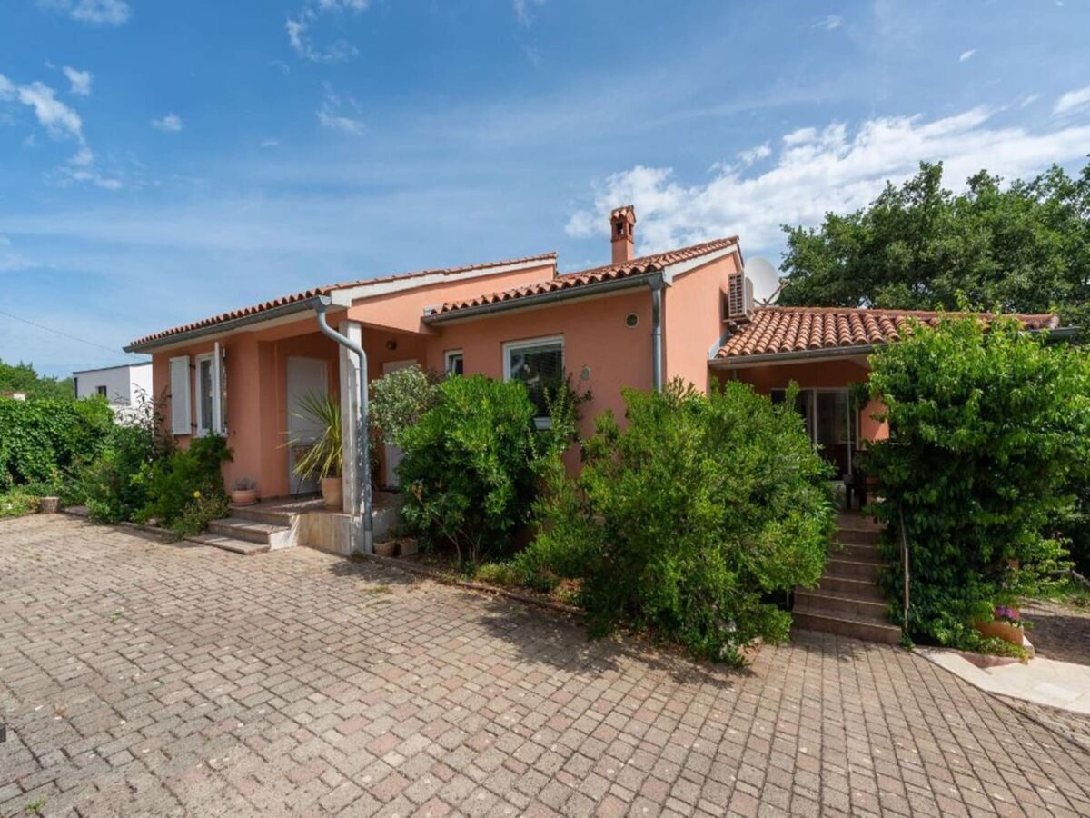 Villa Villa in Vintijan with private pool