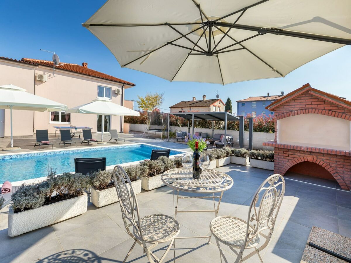 Villa Schöner Familienbungalow mit privatem Pool