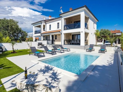 Villa Villa in Pula nahe Hidrobaza Strand - Outdoor photo 3