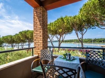 Apartment Charming apartment in Medulin with sea view - Outdoor photo 9