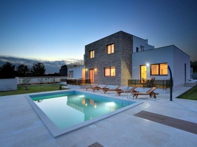 Villa Attic apartment with balcony in Medulin in Ližnjan - Villa