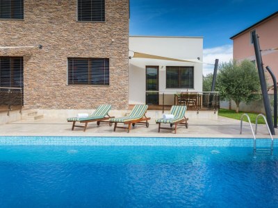 Villa Attic apartment with balcony in Medulin - Outdoor photo 11