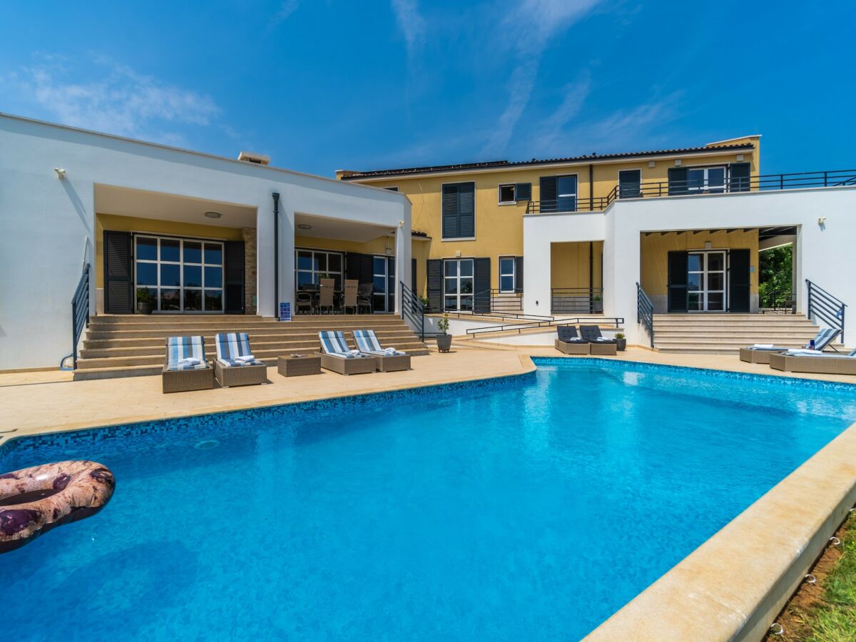 Villa Villa in Filipana with Private Heated Pool - Outdoor photo 2