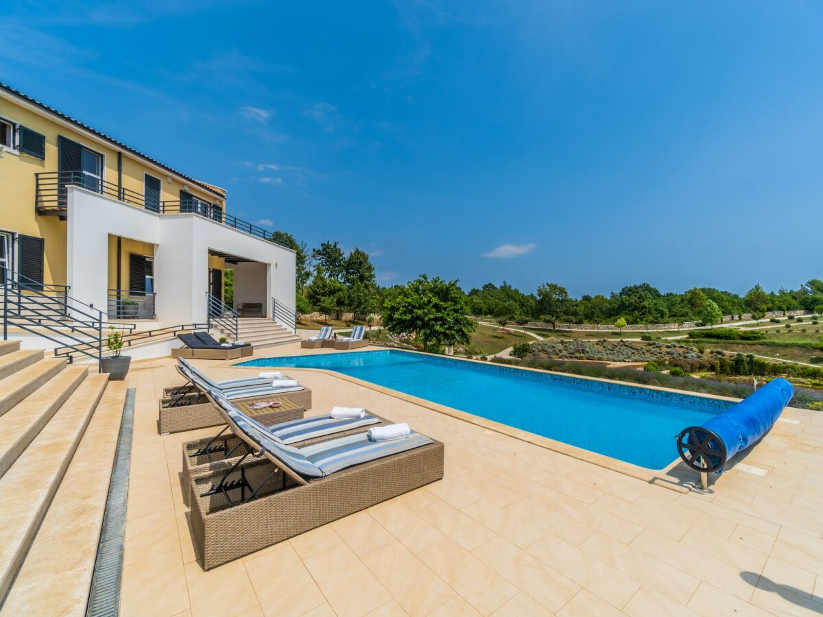 Villa Villa in Filipana with Private Heated Pool - Outdoor photo 3