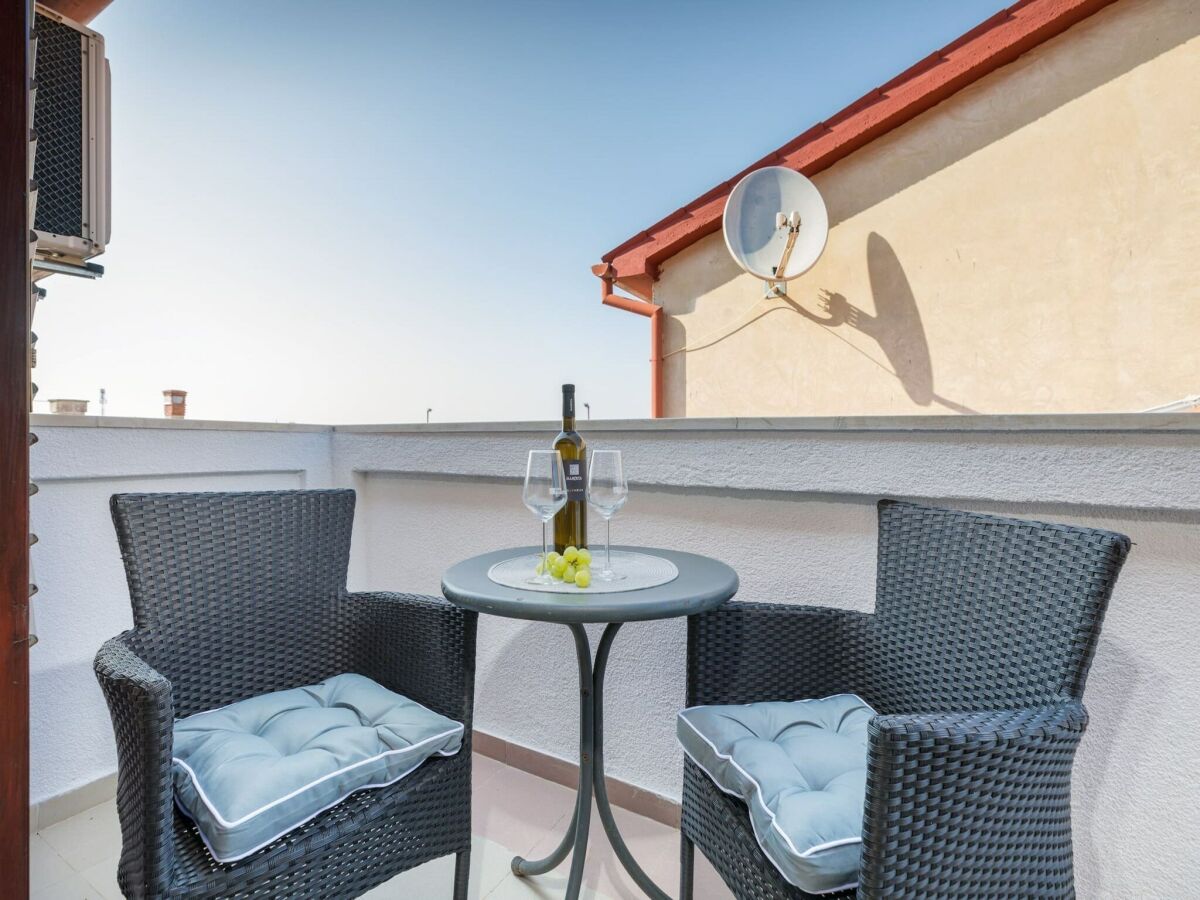 Apartment Apartment in Fažana near Valbandon Beach - Outdoor photo 2