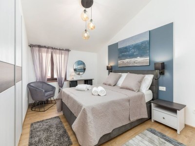 Apartment Apartment in Valbandon near Beach & Pool - Features photo 16