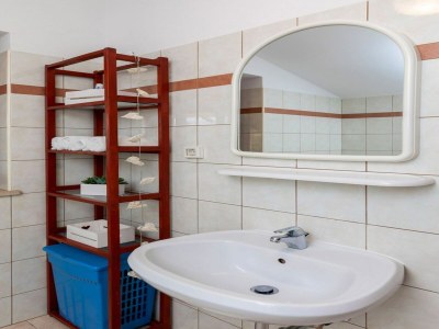 Apartment Wohnung in Fažana am Strand Valbandon - Features photo 18