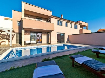 Villa Spacious villa in Pula with heated pool - Outdoor photo 2