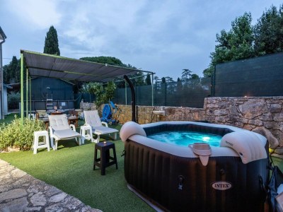 Apartment Wohnung in Vodnjan mit Pool und Jacuzzi - Outdoor photo 16