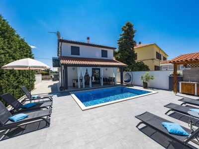 Villa Villa Bavaria mit Pool, Whirlpool, Tischtennis in Galižana - Villa