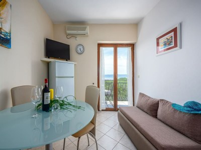 Apartment Wohnung in Drenje nahe Jadrena Strand - Features photo 16