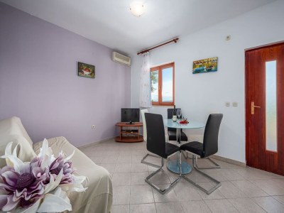 Apartment Wohnung in Drenje nahe Jadrena Strand - Features photo 14