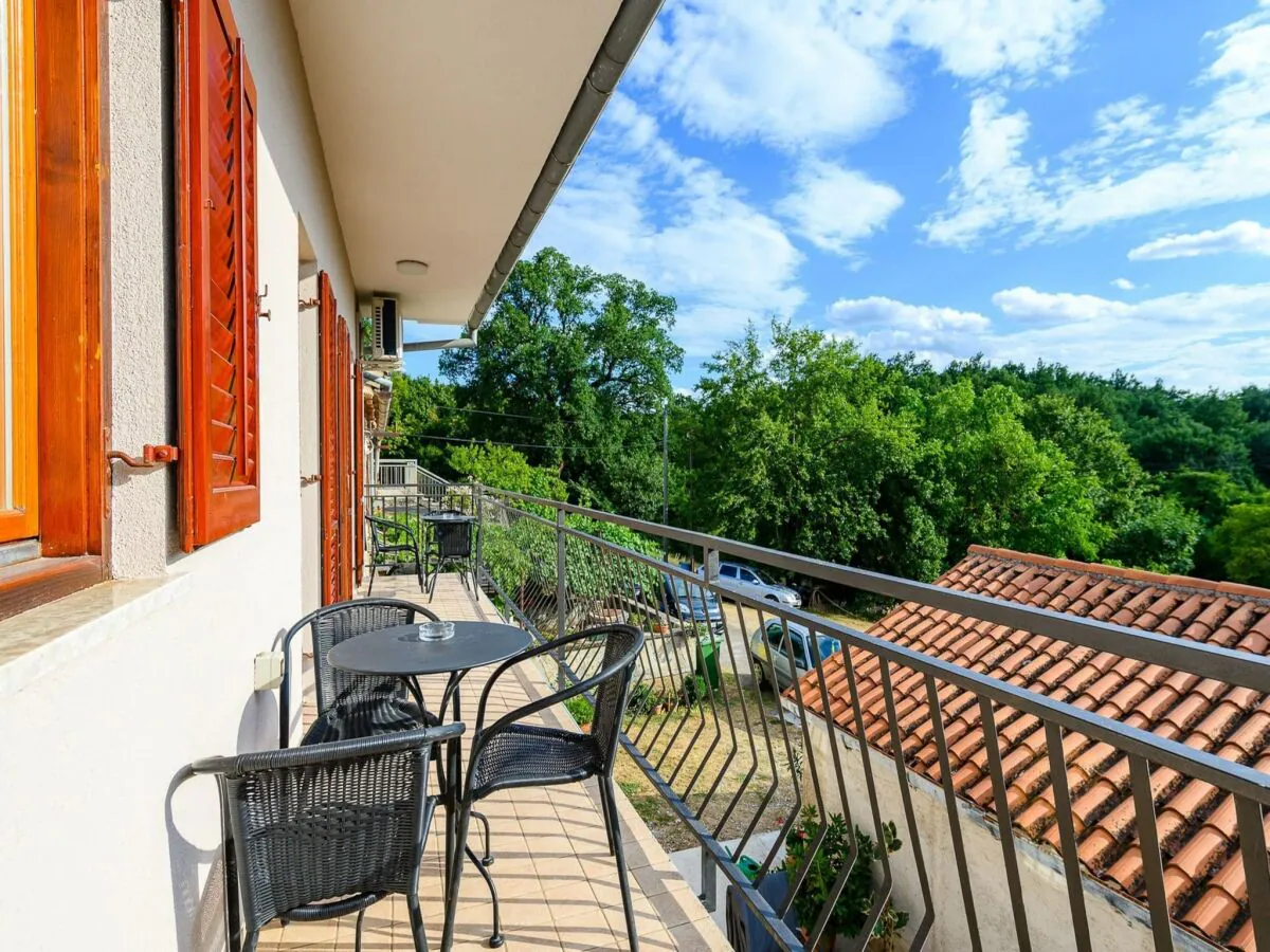 Apartment Spacious Apartment in Markoci - Outdoor photo 4