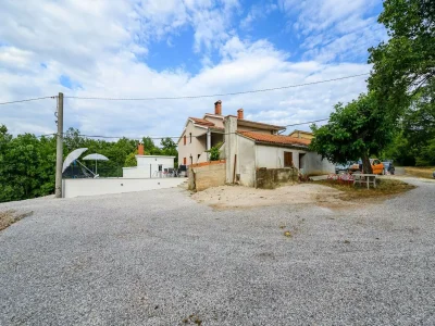 Apartment Spacious Apartment in Markoci - Outdoor photo 6