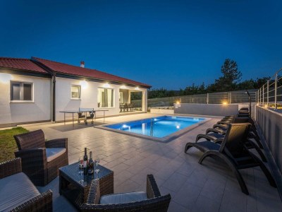 Holiday house Entspannende Sommerwohnung in Drenje - Outdoor photo 2