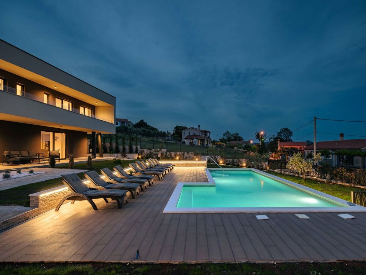 Villa Luxuriöse Villa mit Pool in Sveti Bartul