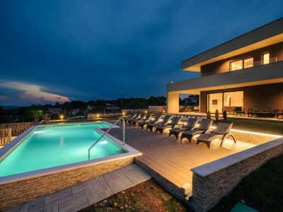 Villa Luxuriöse Villa mit Pool in Sveti Bartul - Outdoor photo 11