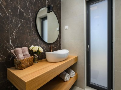 Villa Luxuriöse Villa mit Pool in Sveti Bartul - Features photo 24