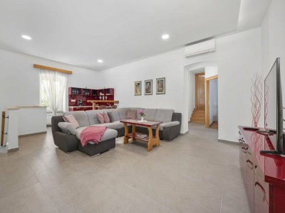 Villa Charming Villa with Pool - Features photo 31