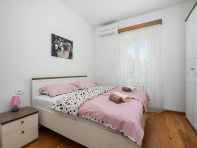 Villa Charming Villa with Pool - Features photo 37