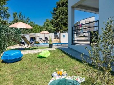 Villa Modernes Rscape mit Pool - Outdoor photo 3